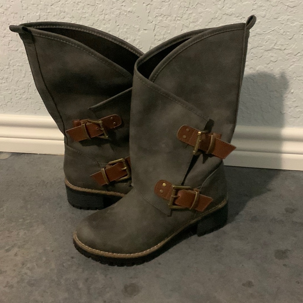 Size 6.5 Boots Grey With Brown Buckles
